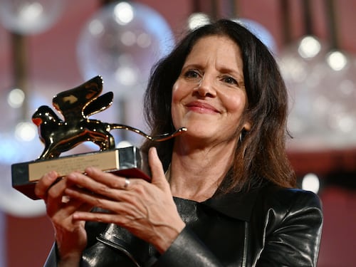 Leone d'oro a un documentario. Guadagnino vince la miglior regia