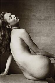 Una sexy Kate Moss festeggia 40 anni da coniglietta di Playboy 5