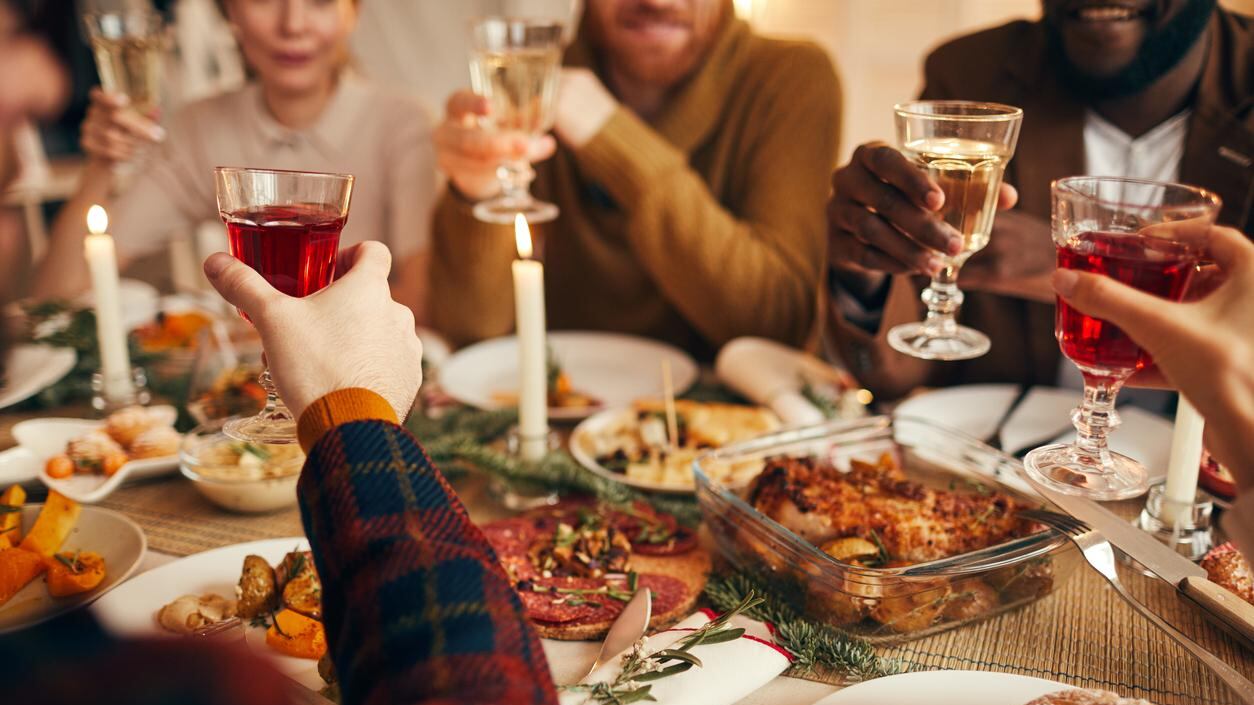 Listeria, Botulino, Salmonella: il rischio aumenta durante le feste. Come evitarli