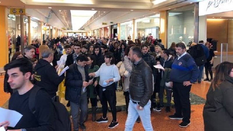 File chilometriche a Giugliano per i casting della seconda stagione de “L’Amica geniale”