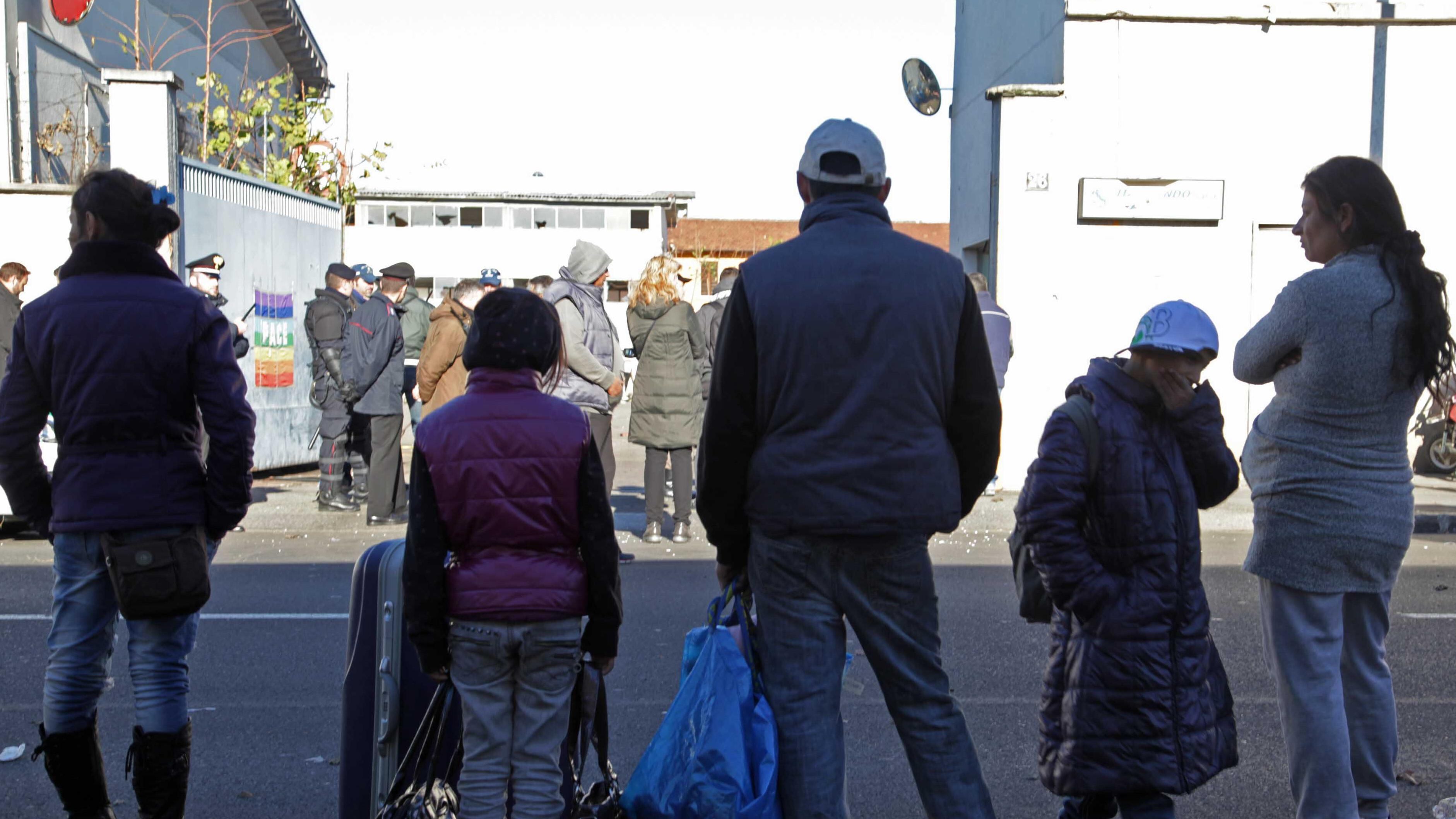 Cacciati in novembre i rom fanno 100 metri e occupano il Ghisallo
