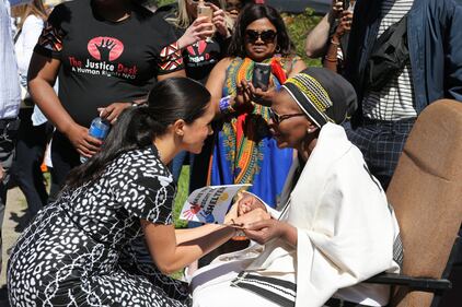 Meghan Markle e il Principe Harry arrivano in Sudafrica: foto 2