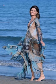 Isabeli Fontana hot, incanta Venezia nella laguna 18