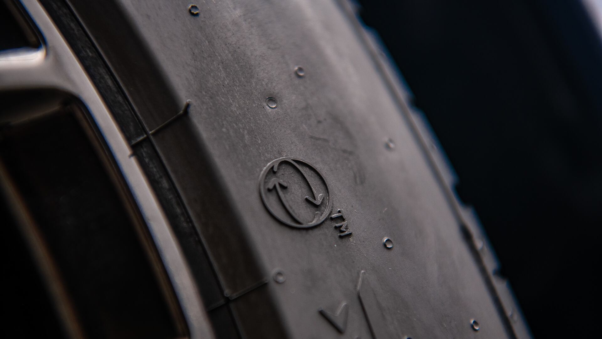 Pirelli presenta il primo pneumatico con oltre il 70% di materiali naturali e riciclati
