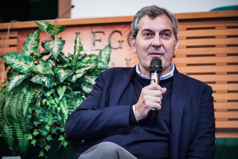 Corsa a ostacoli per Calabresi. Sinistra in panne sulla candidatura