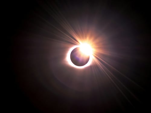 “Quando il sole perde la sua luce uomo e animali si pietrificano”