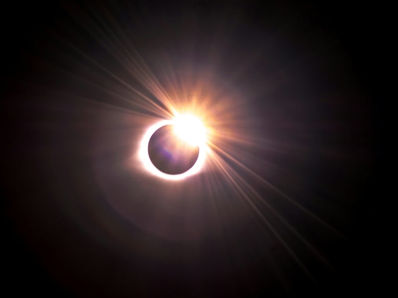 L’Europa aspetta l’eclissi di sole. Dopo 30 anni si vedrà dall’Italia