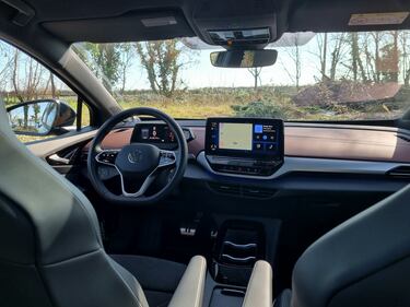 Volkswagen ID.5, guarda le foto del crossover coupè elettrico  11