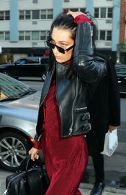 Bella Hadid sexy in bikini rosso 17