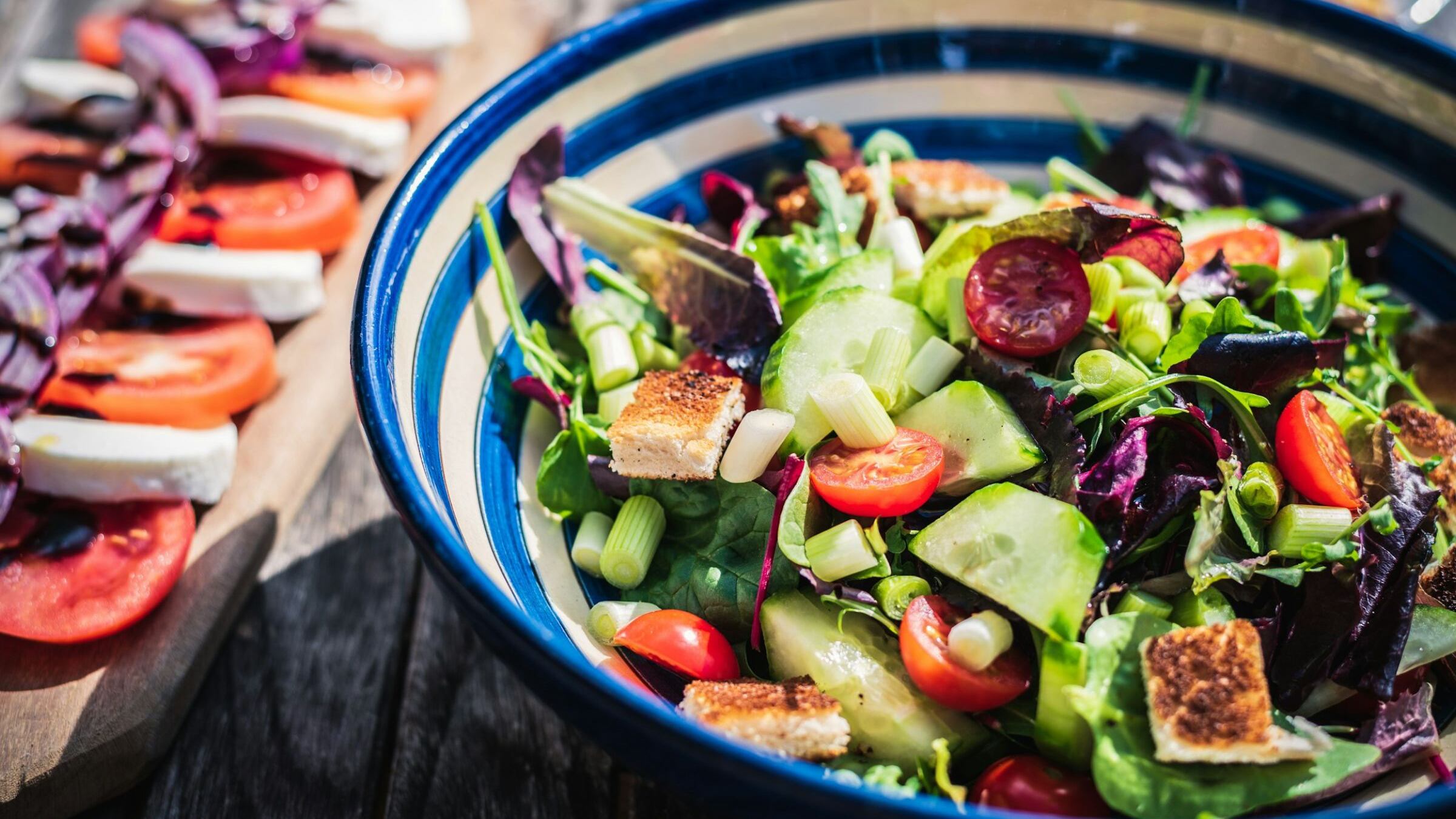 Insalata mista: 5 idee facili e golose per prepararla d'estate