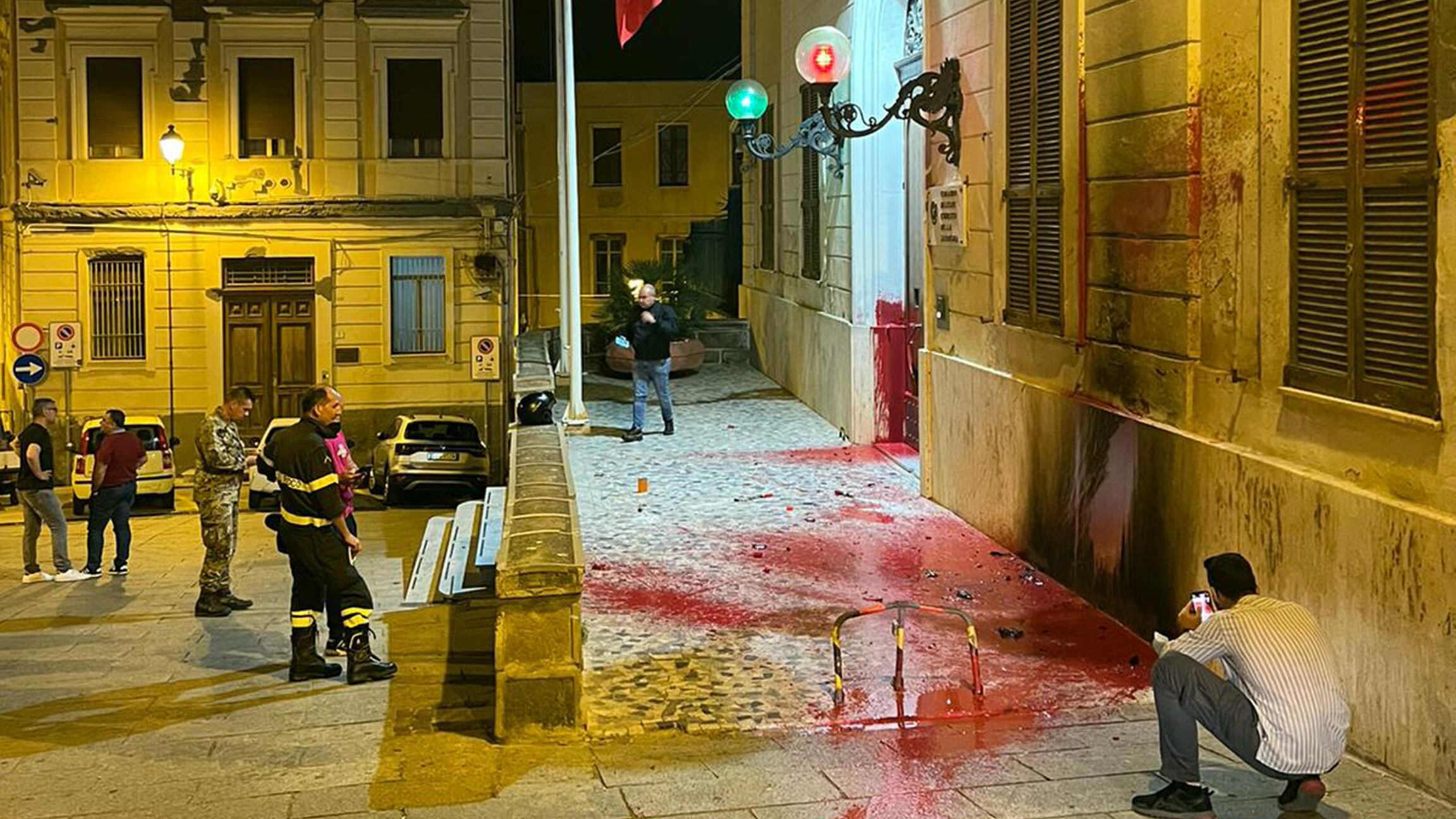 Molotov contro il comando dell'Esercito: l'attacco a Cagliari