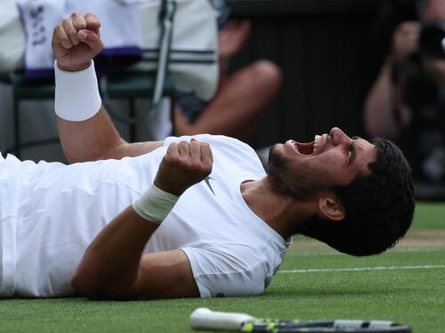 Wimbledon, Alcaraz da sogno: trionfa al 5° set contro Djokovic l'immortale