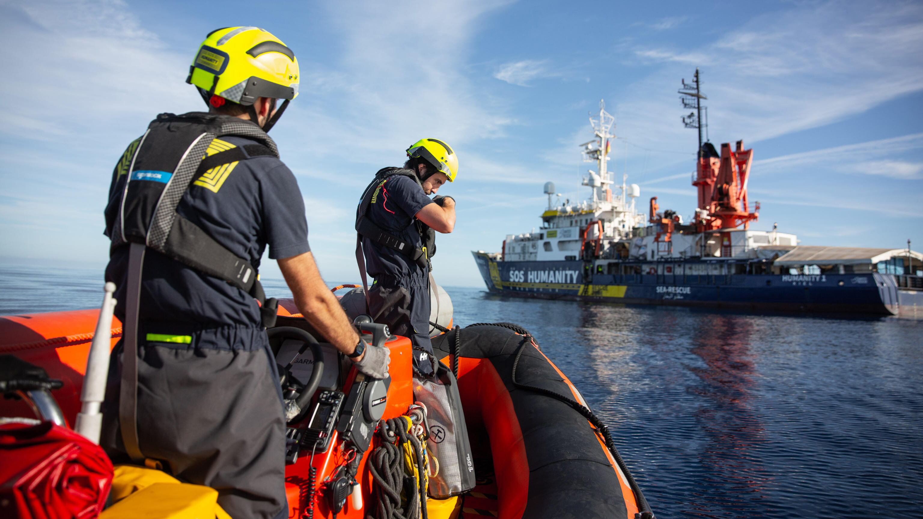 Asse Mediterraneo. L'Italia scuote l'Ue: "Ong fuori legge". Bruxelles si muove