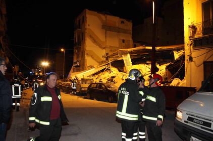 Palermo, crollano 2 palazzine: due vittime 8