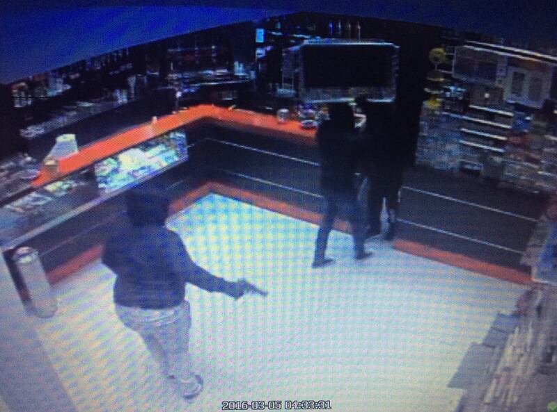 "Troppe rapine, costretti a chiudere il bar di notte": i banditi in azione 3