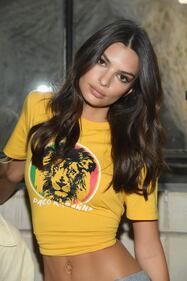 Emily Ratajkowski, scatto malizioso per i fan 7
