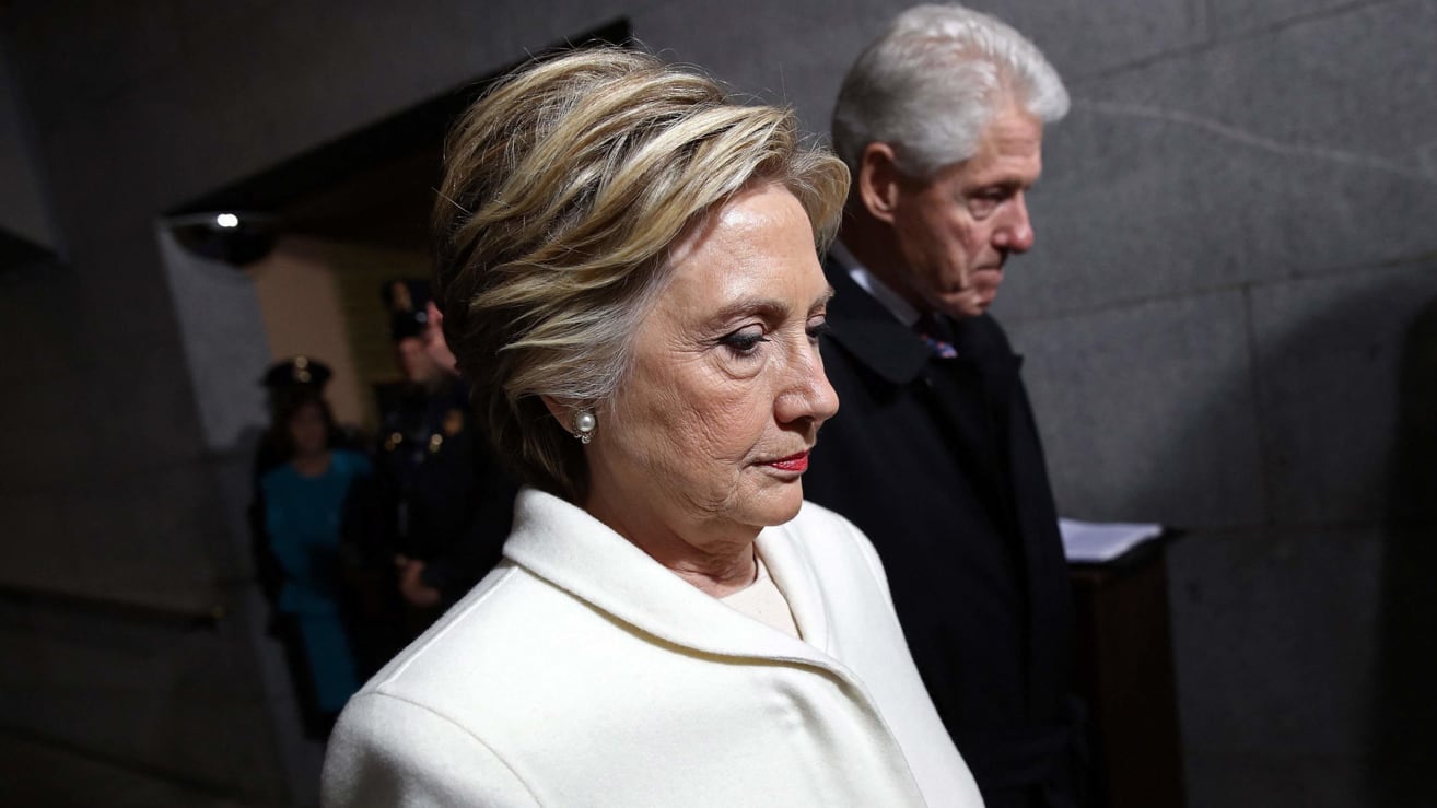 Epstein file, l’onda d’urto globale: dimissioni a Davos, Clinton al Congresso e nuove ombre sulle élite internazionali