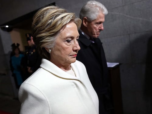 Epstein file, l’onda d’urto globale: dimissioni a Davos, Clinton al Congresso e nuove ombre sulle élite internazionali