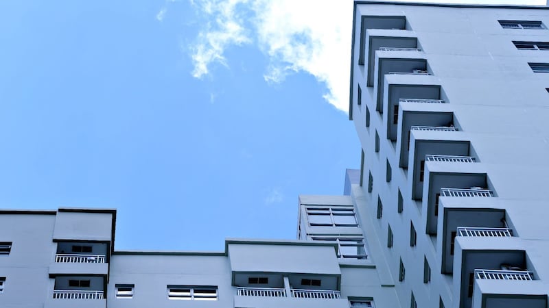 Condominio, se l’assicurazione non copre tutti i danni, a chi tocca risarcire?
