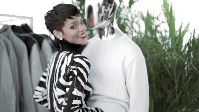 Rihanna: "il vestito del Met? L'ho trovato online" 17