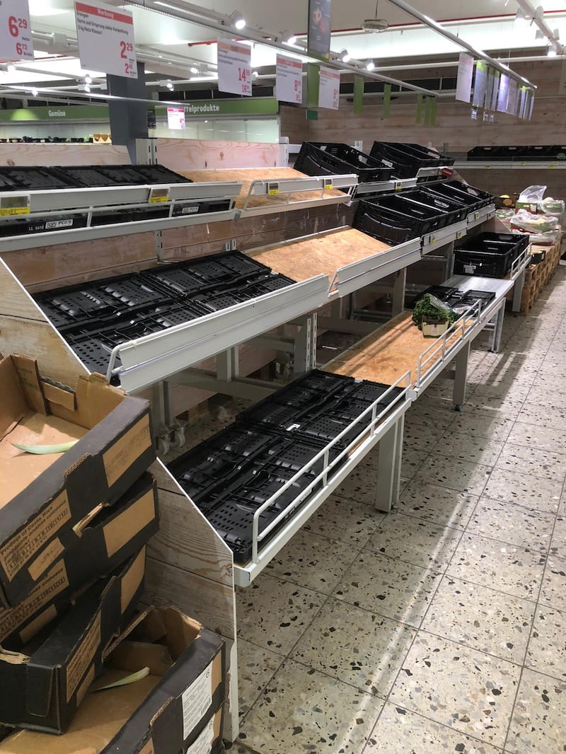 Coronavirus, le immagini dei supermercati presi d'assalto a Berlino 12
