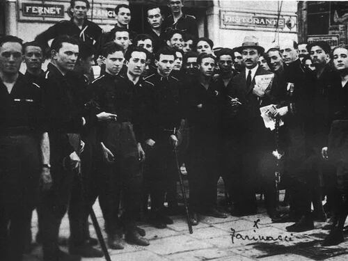 La Difesa canta "Giovinezza", l'accusa: "È un canto fascista"
