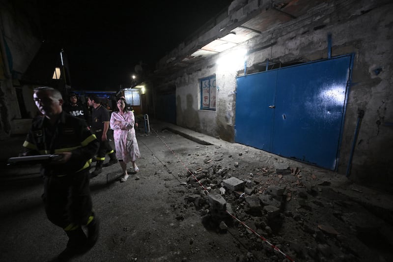 Terremoto ai Campi Flegrei, grande paura e gente in strada 3