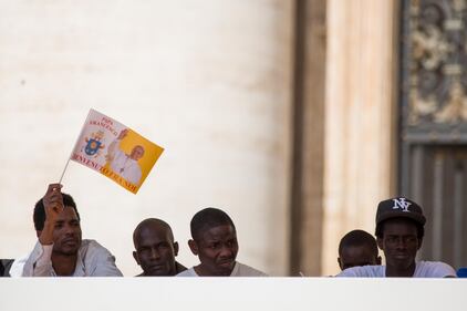 Papa Francesco con gli immigrati in San Pietro 11