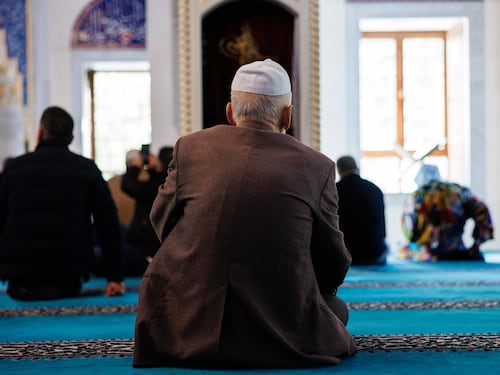 “Ideologia islamista radicale, legittima la jihad”. Chiusa per sei mesi una moschea francese