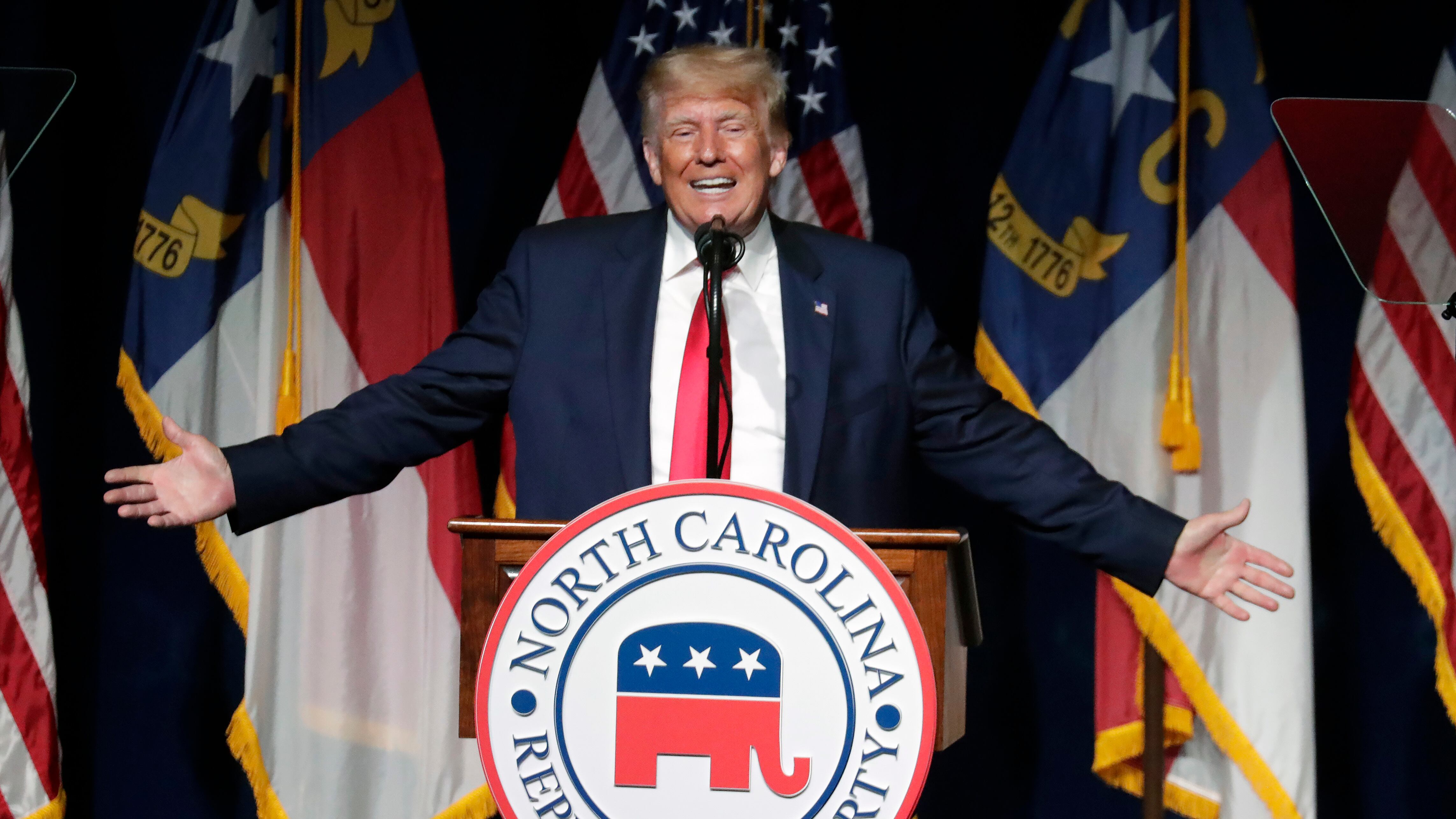 Il ritorno-show di Trump. "Biden rovina degli Usa"