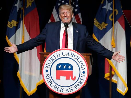 Il ritorno-show di Trump. "Biden rovina degli Usa"