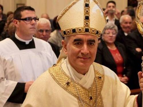 "Babbo Natale non esiste". È bufera sul vescovo di Noto
