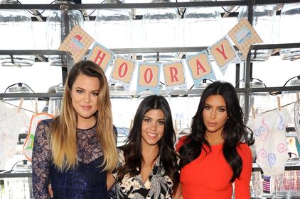 Kim e Khloe Kardashian, sfida di lati b 16