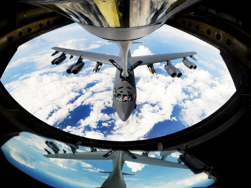 B-52H riarmati per attacco nucleare: cosa rivela la mossa Usa