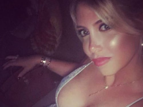Wanda Nara bollente in una notte d'estate