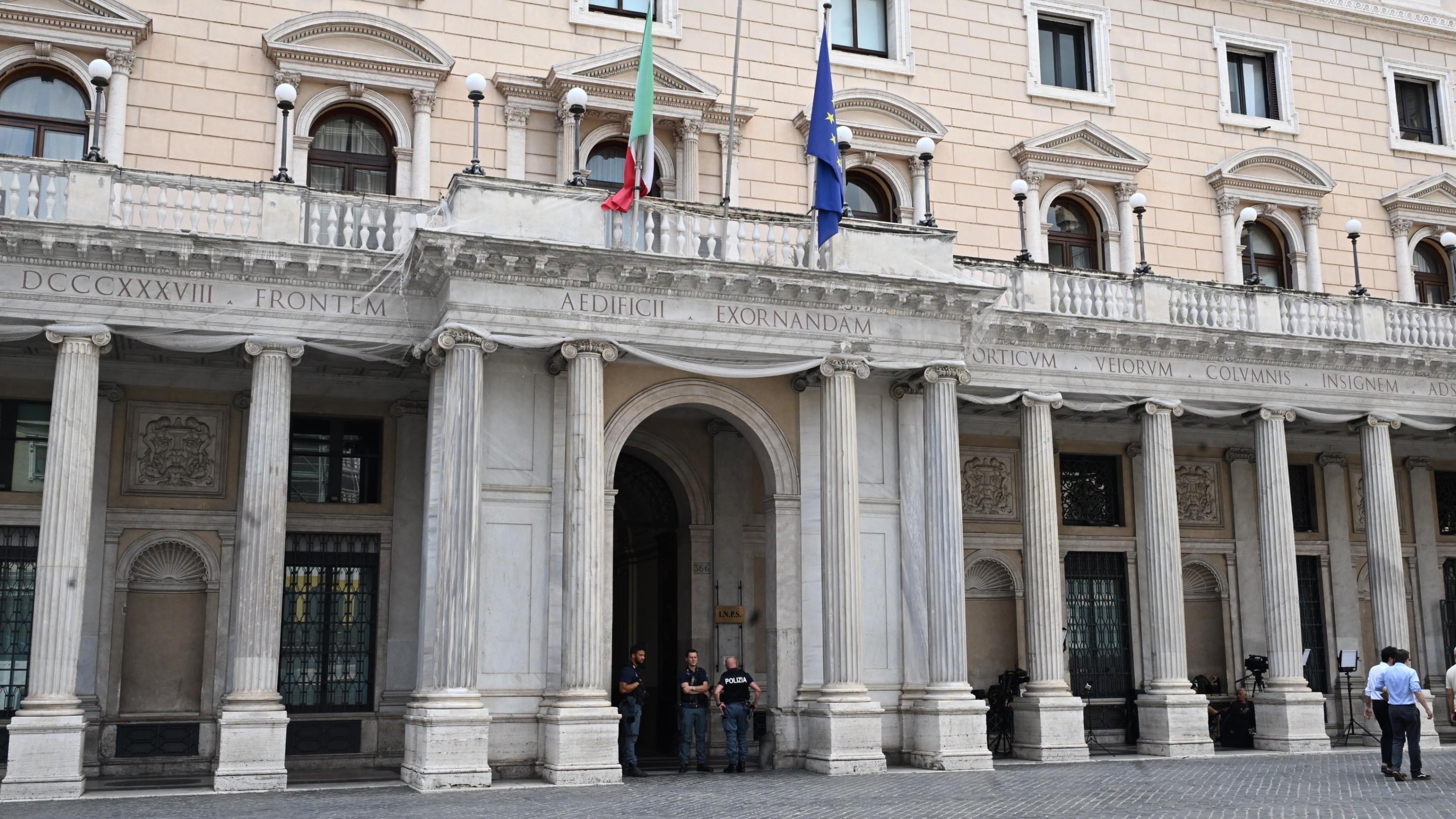 Pensioni, bufale da talk. Tutti sparano sul sistema ma ecco i veri numeri