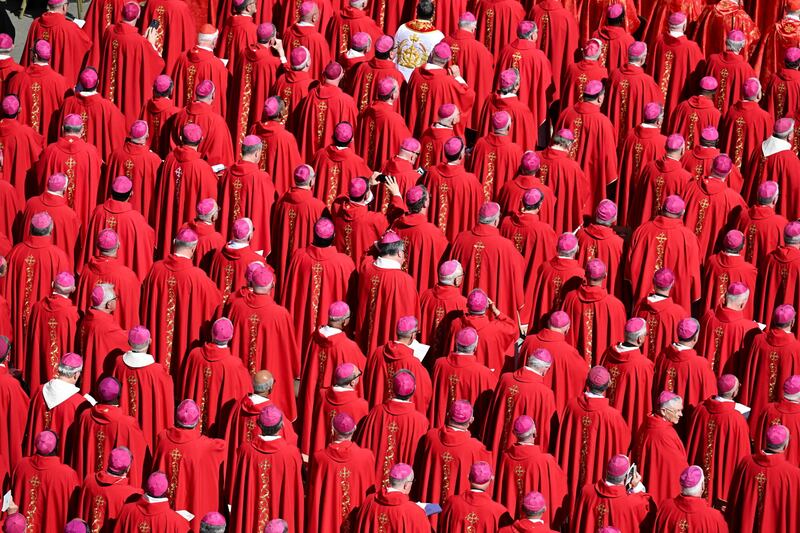 Piazza San Pietro stracolma per le esequie di Papa Francesco 1