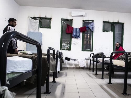 Veneto, profughi in rivolta prendono 25 in ostaggio