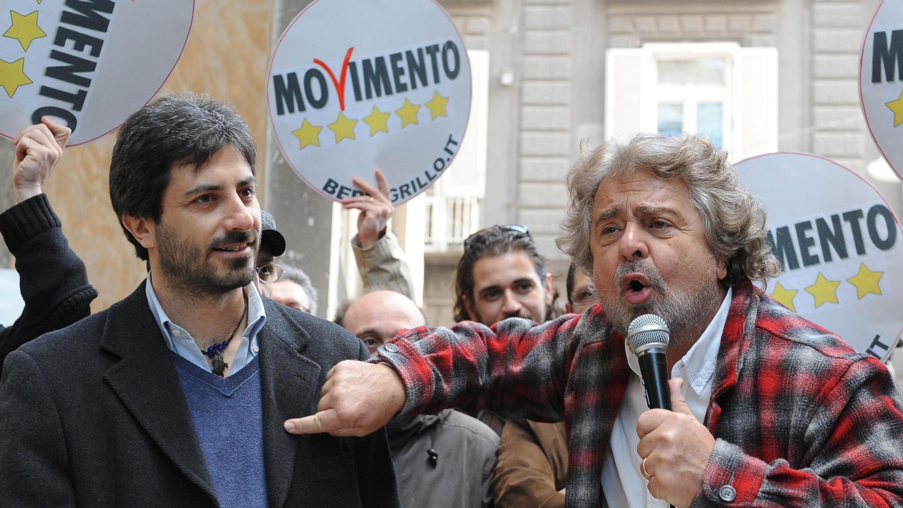 Beppe Grillo tira papa Francesco per la talare: siamo francescani anche noi