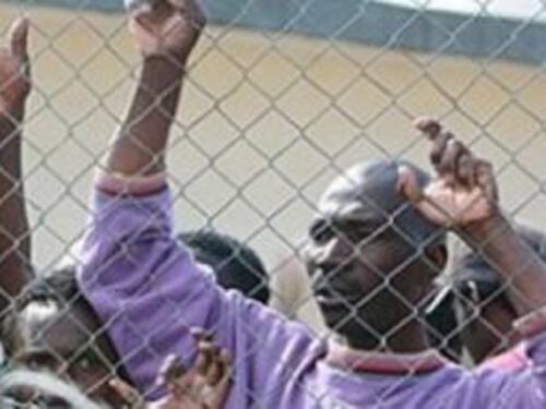 Immigrati fanno le valigie, chiudono i battenti le ex Reggiane