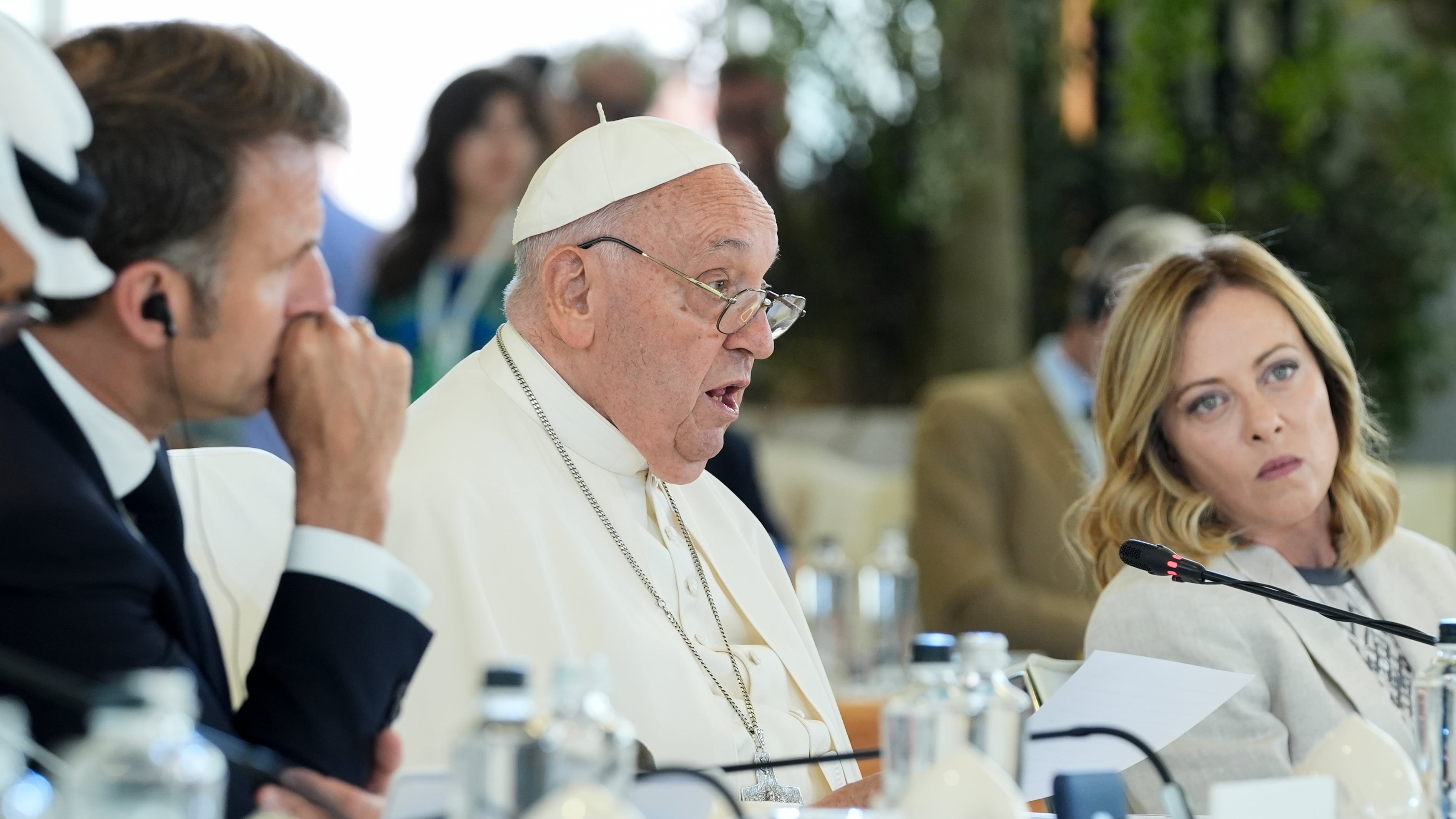 Il Papa al G7 sull'IA: "Nessuna macchina deve poter togliere la vita"