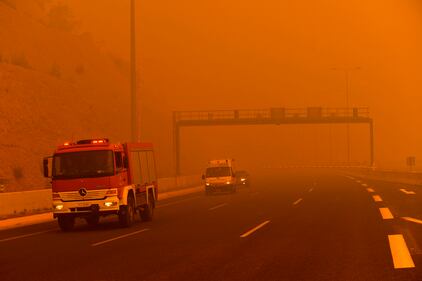 Le fiamme devastano la Grecia 3
