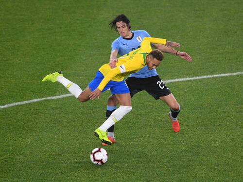 Brasile-Uruguay, nuove scintille in campo tra Neymar e Cavani