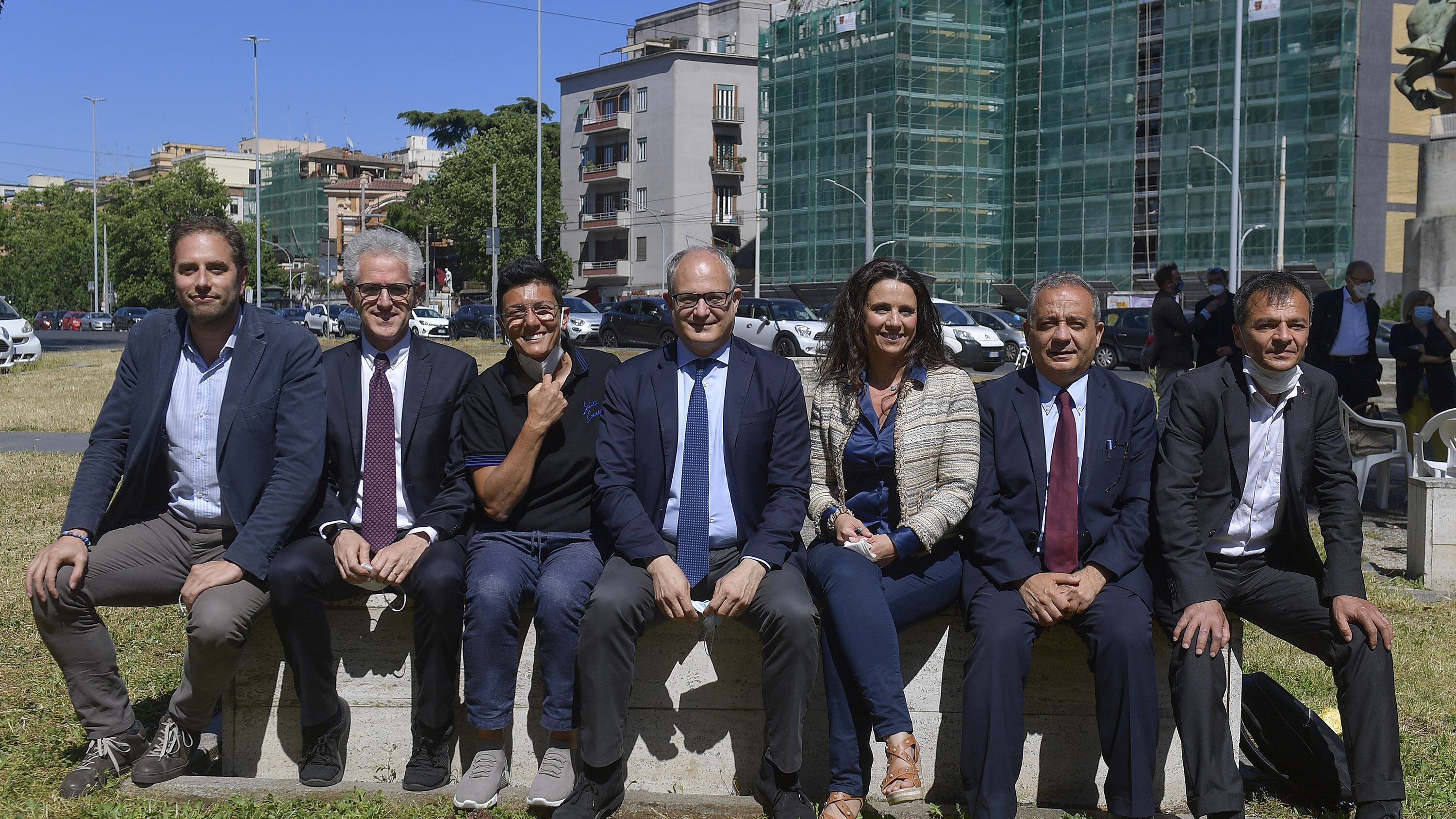 Attivisti Lgbt, ex 5S, cattolici: i 7 candidati alle primarie Pd di Roma