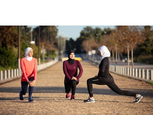 Decathlon lancia l'hijab sportivo: scoppia polemica in Francia