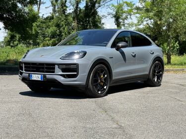 Porsche Cayenne Coupè GT: il video in pillole del super SUV ibrido da 740 CV 2