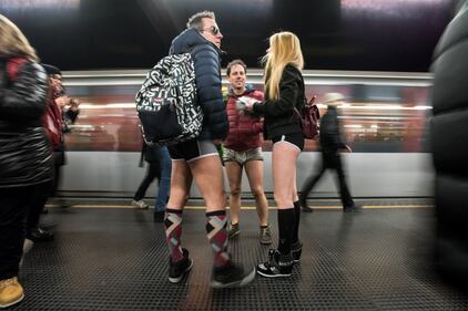 No Pants subway ride, la corsa in metropolitana che sfida il freddo 1