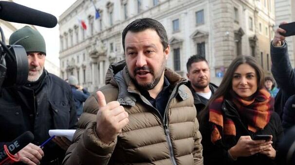 "Forza ragazzi ordine, pulizia ed espulsioni"