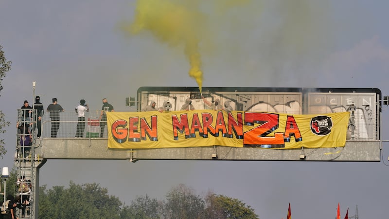 La “Gen maranza” blocca le strade. La Salis (scortata) insulta il Giornale