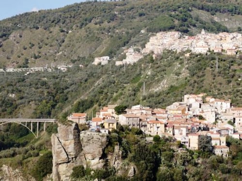 Catanzaro, scontro fra treni: sei feriti, gravi due donne